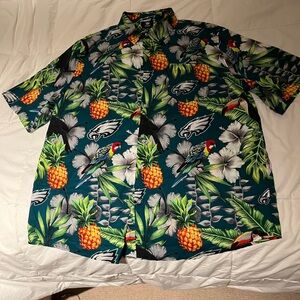 Super cool Philadelphia Eagles Hawaiin tiki shirt. Size 2xl.
